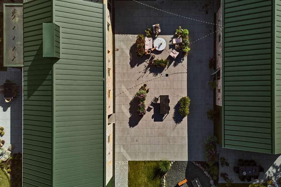 Green steel profiles set the framework for a rural family collective, Ølbyvej 178, 4623 Lille Skensved, Denmark